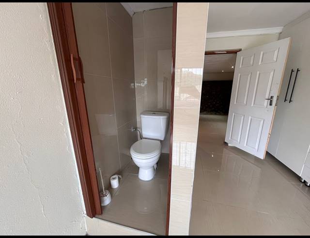 3 BEDROOM FLAT TO LET IN CARRINGTON HEIGHTS